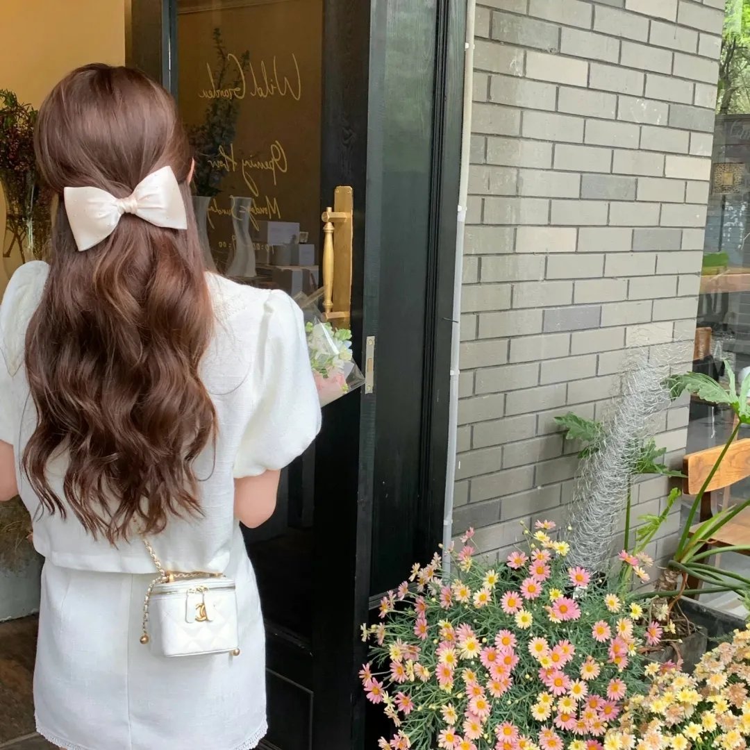 伴游女王